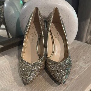 Jessica Simpson Gold‎ Glitter Pumps